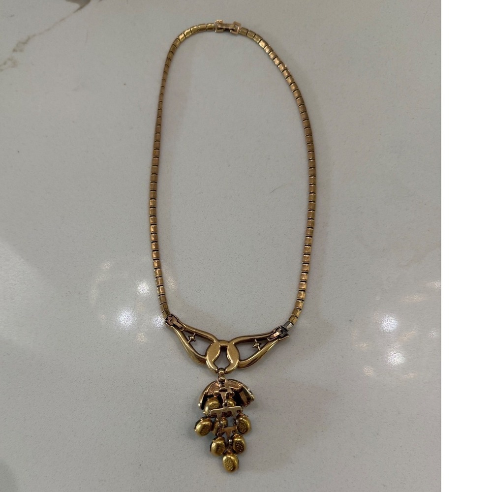 Trifari Vintage Green Crystal Grape Necklace Gold Tone Old Money Dark Academia - Picture 6 of 10